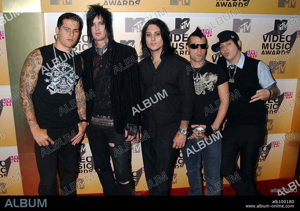 Dec 29, 2009 - Huntington Beach, California, USA - JAMES OWEN SULLIVAN, aka The Rev, (Feb 10, 1981-Dec 28, 2009) Drummer and back up vocalist for Metalcore band Avenged Sevenfold, was found dead at his home in Huntington Beach. Although the police stated it looked like Sullivan died from natural causes, his death is under investigation. PICTURED - Aug 31, 2006 - New York, NY, USA - Drummer JAMES OWEN SULLIVAN (2nd L) of Avenged Sevenfold at the Red Carpet arrivals for the 2006 MTV Video Music awards 2006 at the Radio City Music Hall. 29/12/2009