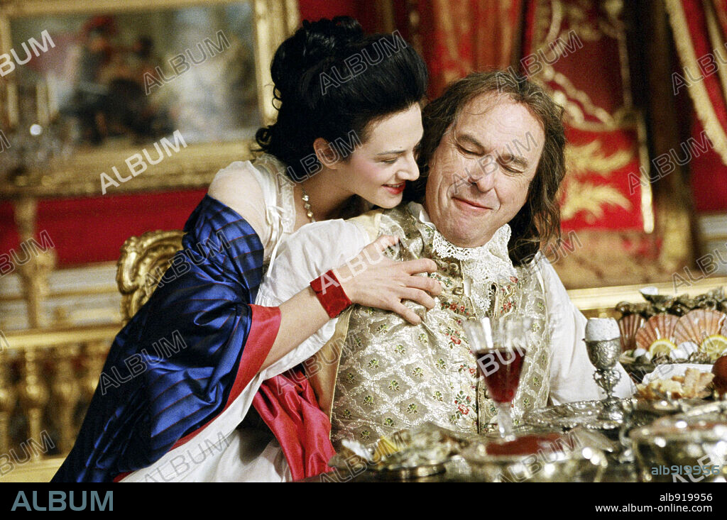ASIA ARGENTO y RIP TORN en MARÍA ANTONIETA, 2006 (MARIE ANTOINETTE), dirigida por SOFIA COPPOLA. Copyright COLUMBIA PICTURES CORPORATION/AMERICAN ZOETROPE.