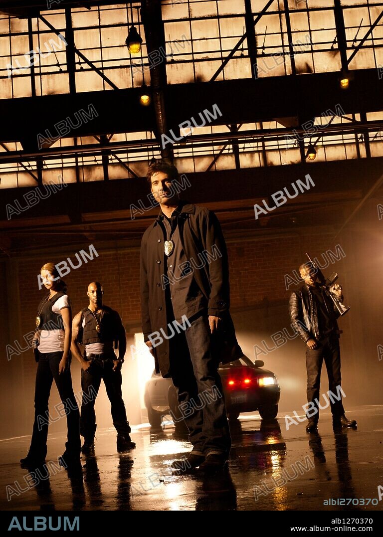 DYLAN McDERMOTT, LOGAN MARSHALL-GREEN, NICKI AYCOX and OMARI HARDWICK in DARK BLUE, 2009, directed by DANNY CANNON. Copyright TNT ORIGINALS/Turner Network Television (TNT)/Warner Horizon.