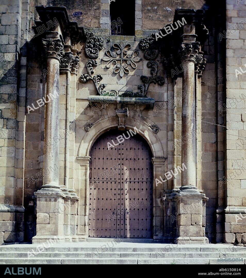 PORTADA DE LA IGLESIA DE SANTA MARIA MAGDALENA - SIGLO XVIII.