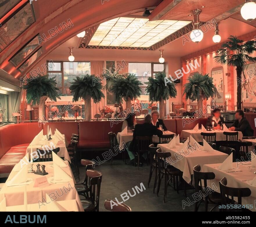 Berlin-Mitte, Restaurant Nolle. (S-Bahnbögen am Bahnhof Friedrichstraße). Innenansicht. Foto, Januar 2000.