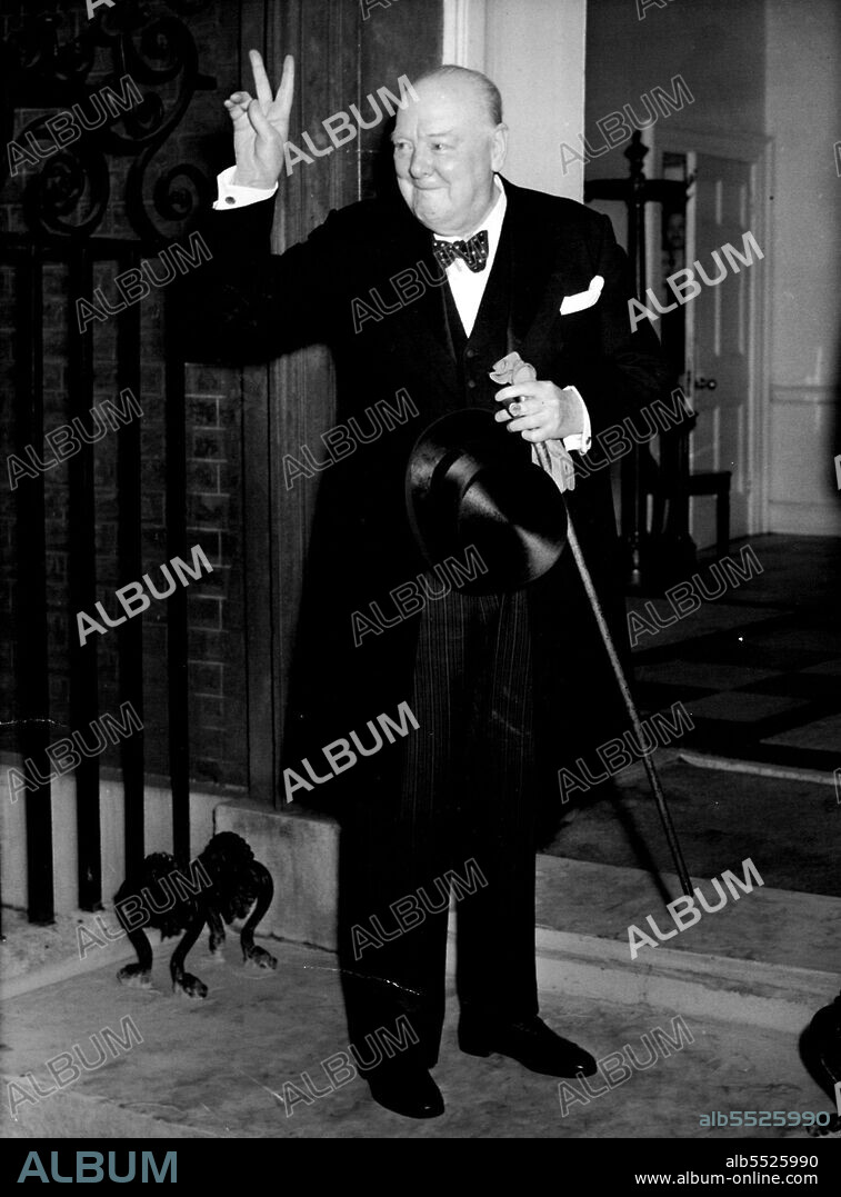 Sir Winston Churchill gives his famous war time "V" for Victory sign on his return from Buckingham palace after tendering his resignation to Her Majesty the Queen. April 15, 1955. (Photo by Daily Herald).