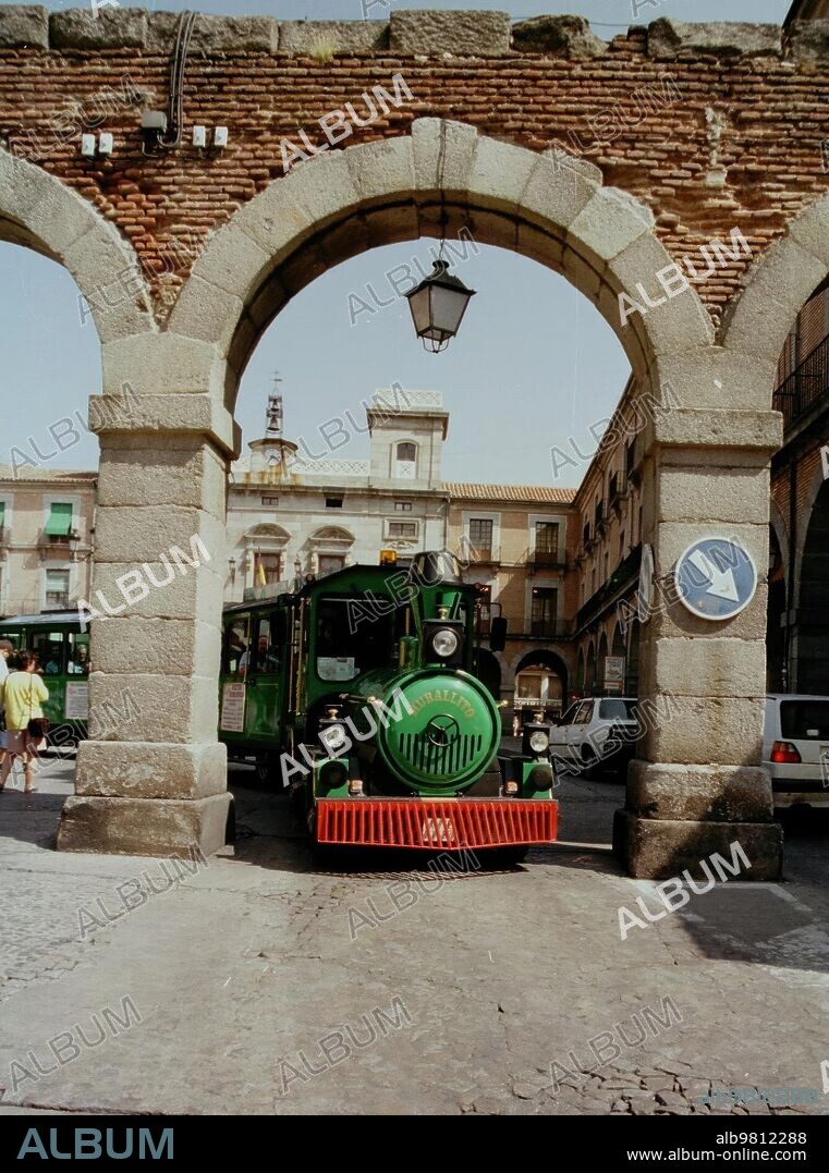 24 agosto 1998. cerca de 55. 000 Pasajeros Recorrieron las Calles de Ávila con el tren Turístico "Murallito".