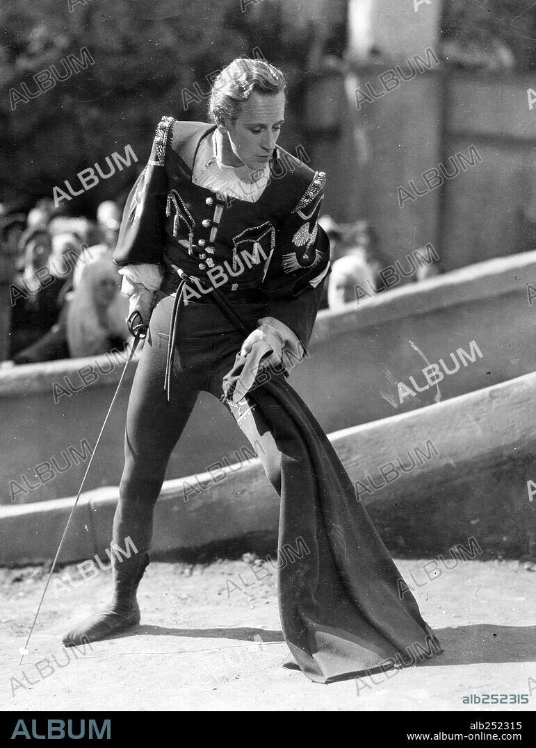 LESLIE HOWARD in ROMEO AND JULIET, 1936, directed by GEORGE CUKOR. Copyright M.G.M.