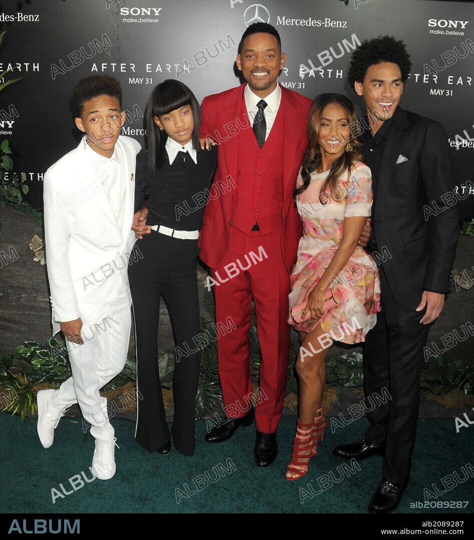 May 29, 2013 - New York, New York, USA - Jaden Smith, Willow Smith, Will Smith, Jada Pinkett Smith and Trey Smith attend the 'After Earth' premiere at Ziegfeld Theater on May 29, 2013 in New York City. 29/05/2013