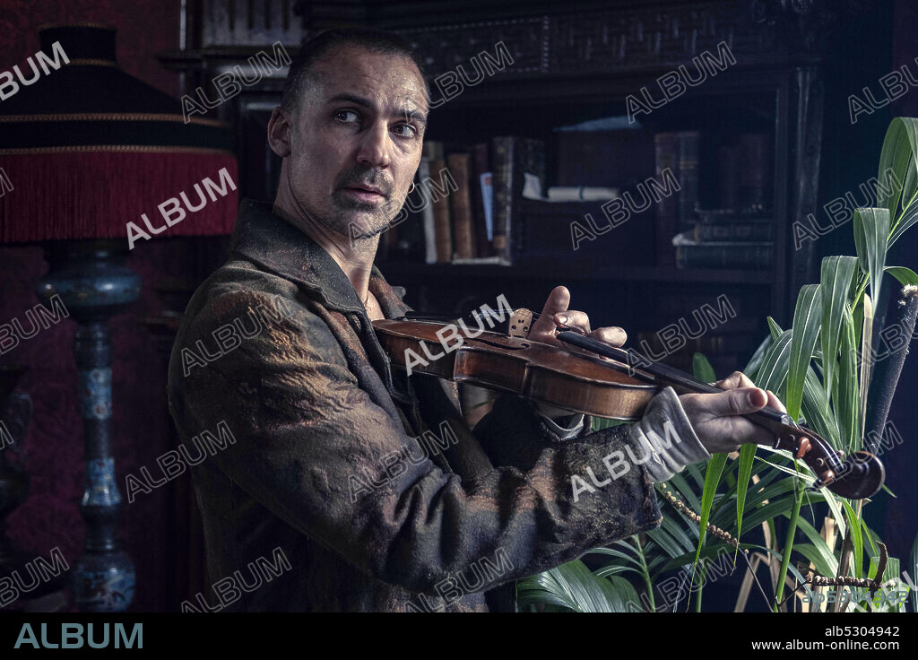 HENRY LLOYD-HUGHES in THE IRREGULARS, 2021, directed by JOSS AGNEW. Copyright DRAMA REPUBLIC.
