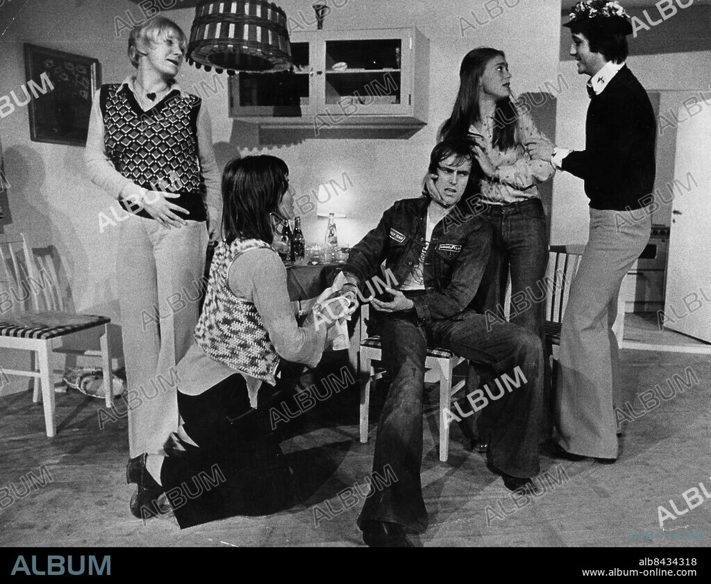 GÖTEBORG 1965-10-11.. Stadsteatern, föreställningen De fixar sej - Irma Erixson, Christel Körner, Hans Gustafsson, Ulla Wennborg, Haakon Svenson. *** Local Caption *** GT Foto: Bela Unger / Kamerareportage / TT / Kod: 2524.