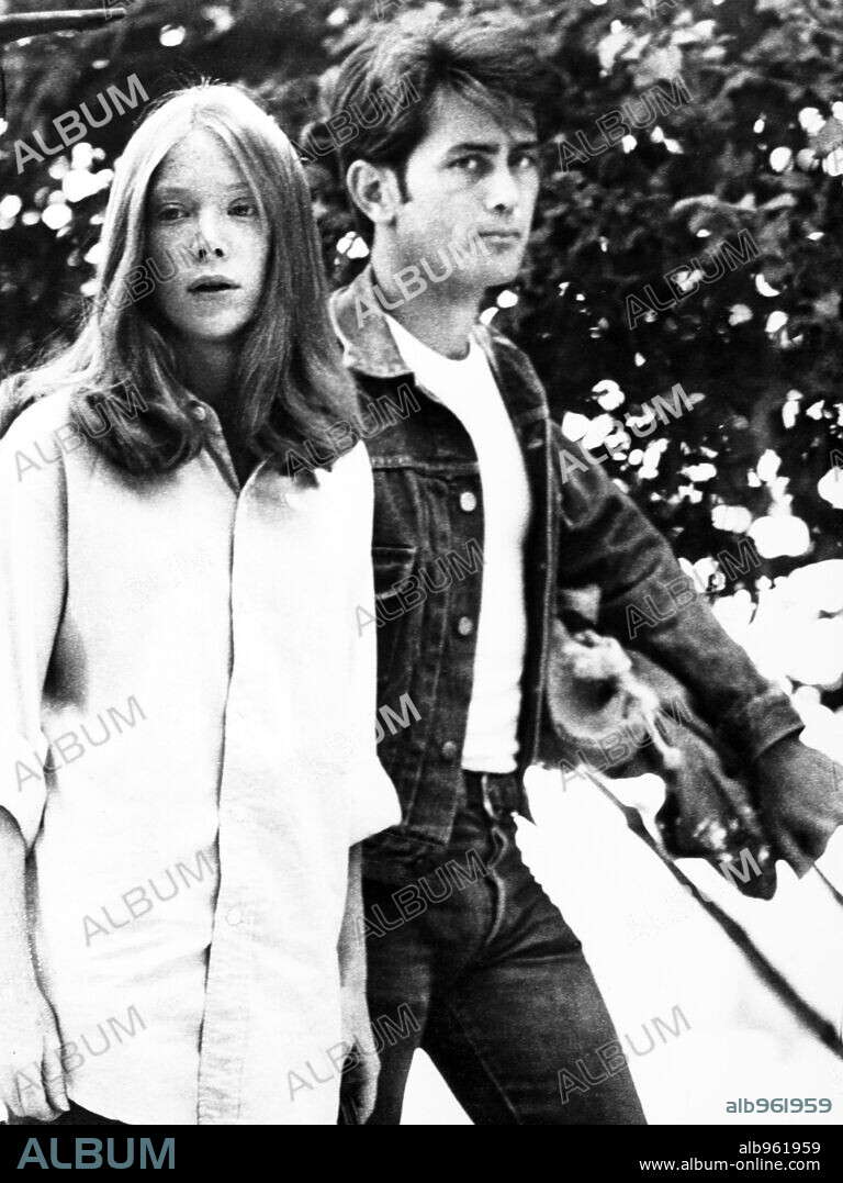 MARTIN SHEEN et SISSY SPACEK dans BADLANDS, 1973, réalisé par TERRENCE MALICK. Copyright WARNER BROTHERS.