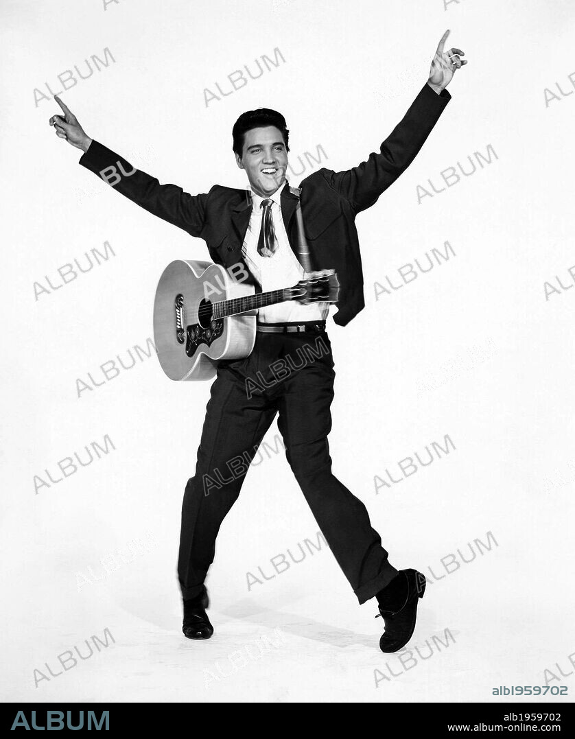 ELVIS PRESLEY en EL BARRIO CONTRA MÍ, 1958 (KING CREOLE), dirigida por MICHAEL CURTIZ. Copyright PARAMOUNT PICTURES.