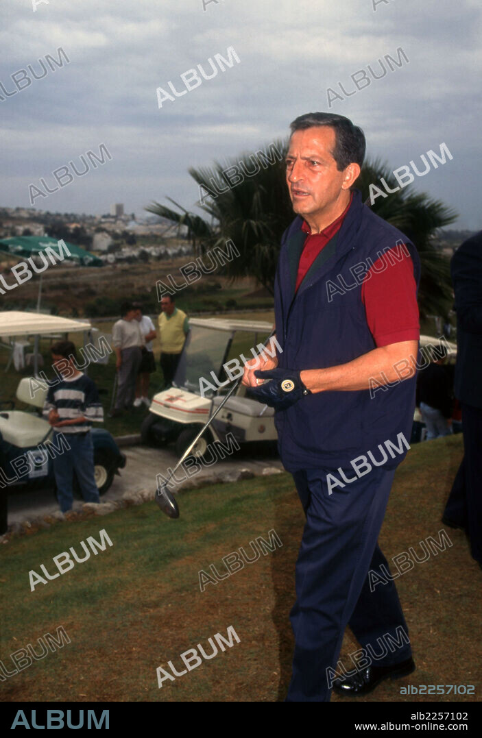 ADOLFO SUAREZ GONZALEZ. POLITICO ESPAÑOL. CEBREROS 1932-. PRESIDENTE DEL GOBIERNO DE ESPAÑA AÑOS 1976 AL 1981. JUGANDO GOLF.
