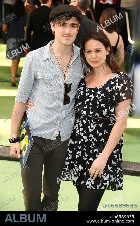 Tom Fletcher mit Begleitung: Der Saenger der britischen Popband McFly bei der Aftershowparty zur Premiere von-Shrek The Musical-in Somerset House am 14.06.2011 in London||!! DIESES FOTO DARF AUSS.