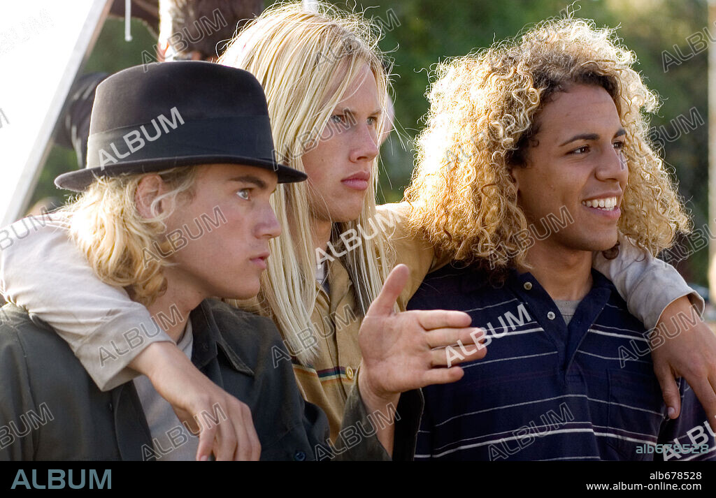 EMILE HIRSCH, JOHN ROBINSON and VICTOR RASUK in LORDS OF DOGTOWN, 2005, directed by CATHERINE HARDWICKE. Copyright COLUMBIA PICTURES / TRUEBLOOD, J.