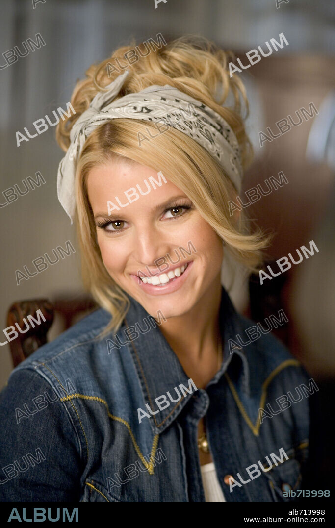 JESSICA SIMPSON in THE DUKES OF HAZZARD, 2005, directed by JAY CHANDRASEKHAR. Copyright WARNER BROS.