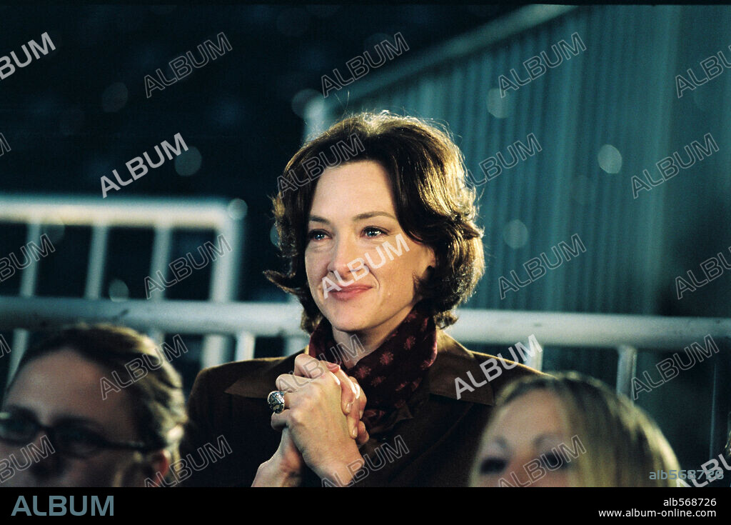 JOAN CUSACK en SOÑANDO SOÑANDO... TRIUNFÉ PATINANDO, 2005 (ICE PRINCESS), dirigida por TIM FYWELL. Copyright SKATE AWAY PRODUCTIONS/WALT DISNEY PICTURES/BRIDGET JONES FI / RAFY.