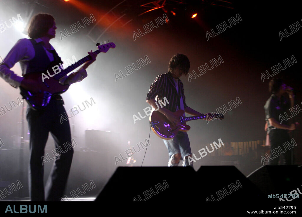 Oct 29, 2003; New York, NY, USA; 'The Strokes' with JULIAN CASABLANCAS on vocals perform live at The Theater at Madison Square Garden. Mandatory Credit: Photo by Rahav Segev / ZUMA Press. (©) Copyright 2003 by Rahav Segev. 29/10/2003
