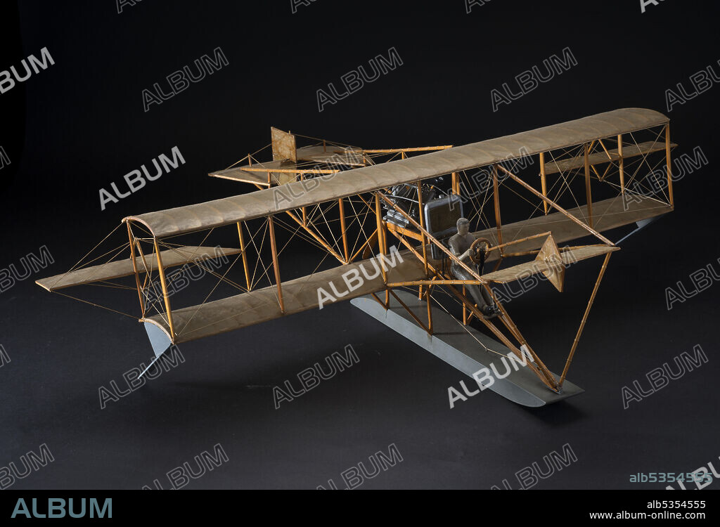 CURTISS AEROPLANE AND MOTOR COMPANY y PAUL R. ROBERTSON. Model, Static, Curtiss Hydroaeroplane, 1938. Wood display model of the Curtiss Hydroaeroplane, in natural finish with gray floats. With pilot figure. 1/16 scale.