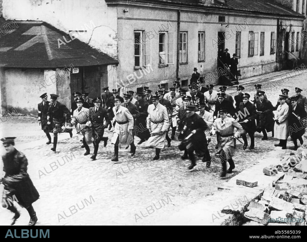 World War Two / Warsaw Ghetto. (created 1940 by the German occupying forces for the ghettoisation and deportation of Jews; destroyed after 1943 uprising). Jewish ghetto police in action (or on an exercise). Photo, 1941.
