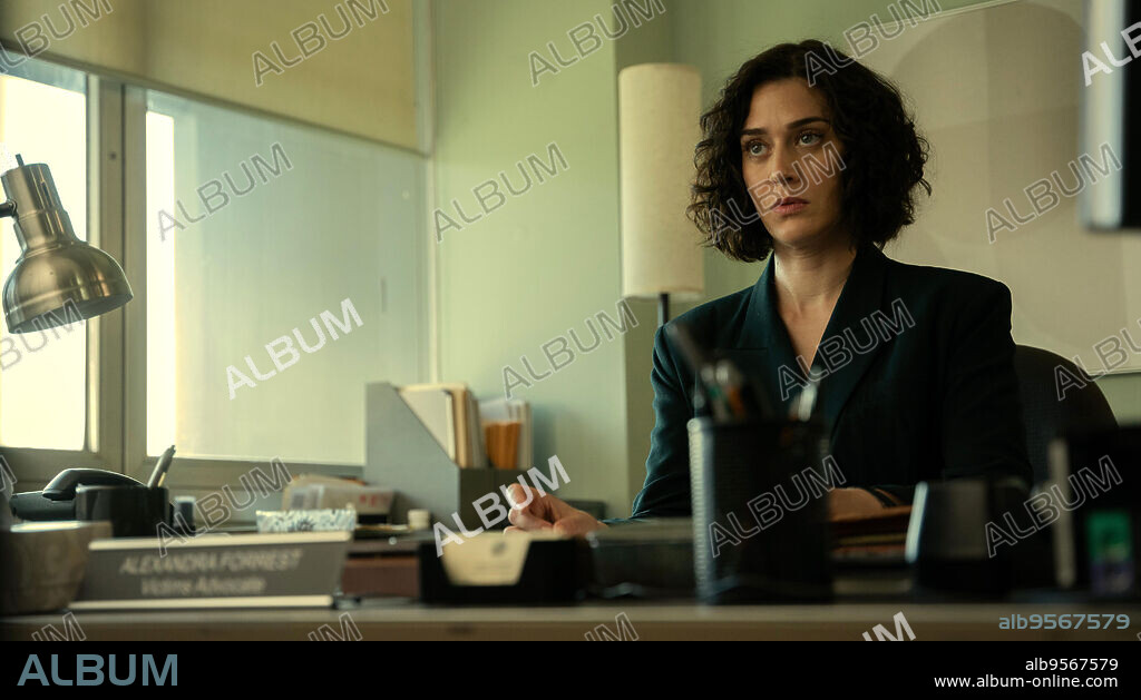 LIZZY CAPLAN in FATAL ATTRACTION, 2023, directed by SILVER TREE. Copyright Amblin Television / Paramount Television.