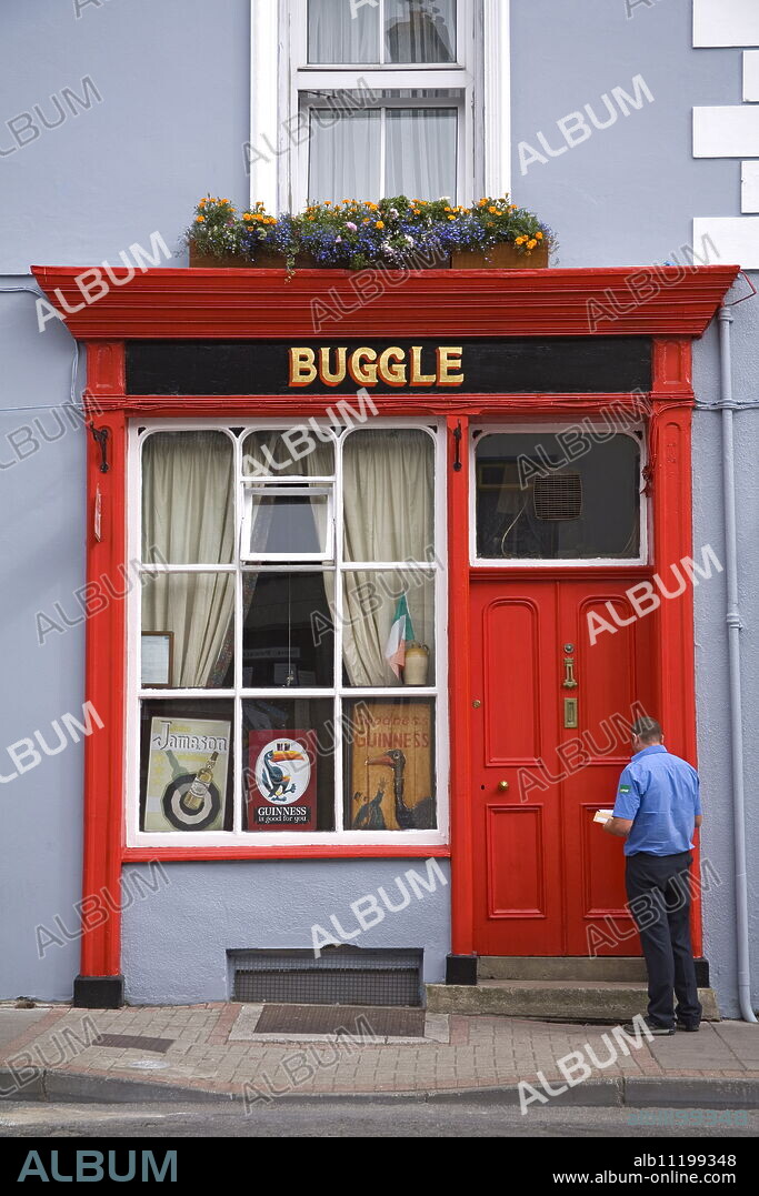 Buggle's Pub, Kilrush Town, County Clare, Munster, Republic of Ireland, Europe.