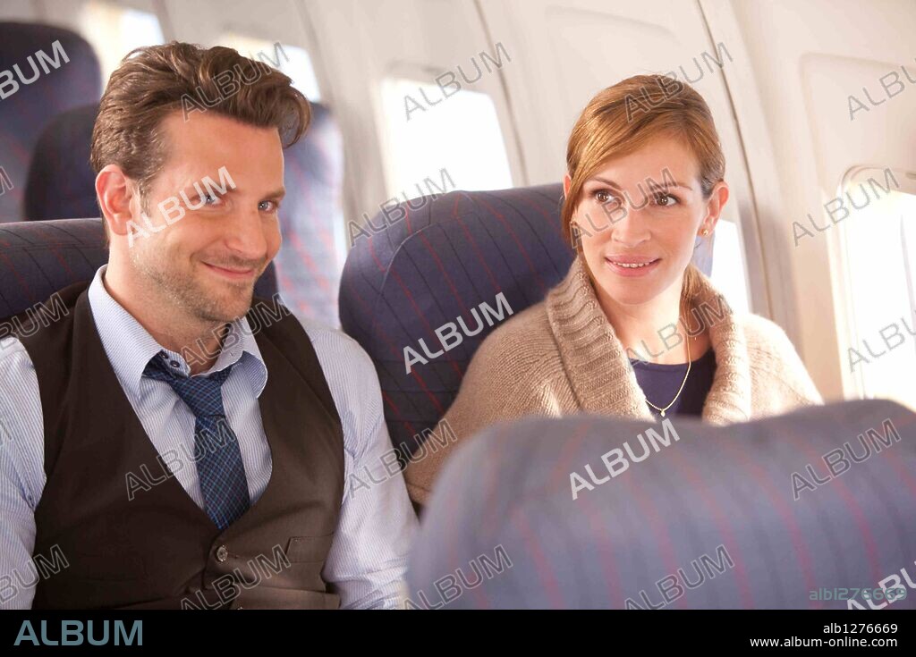 BRADLEY COOPER and JULIA ROBERTS in VALENTINE'S DAY, 2010, directed by GARRY MARSHALL. Copyright NEW LINE CINEMA.