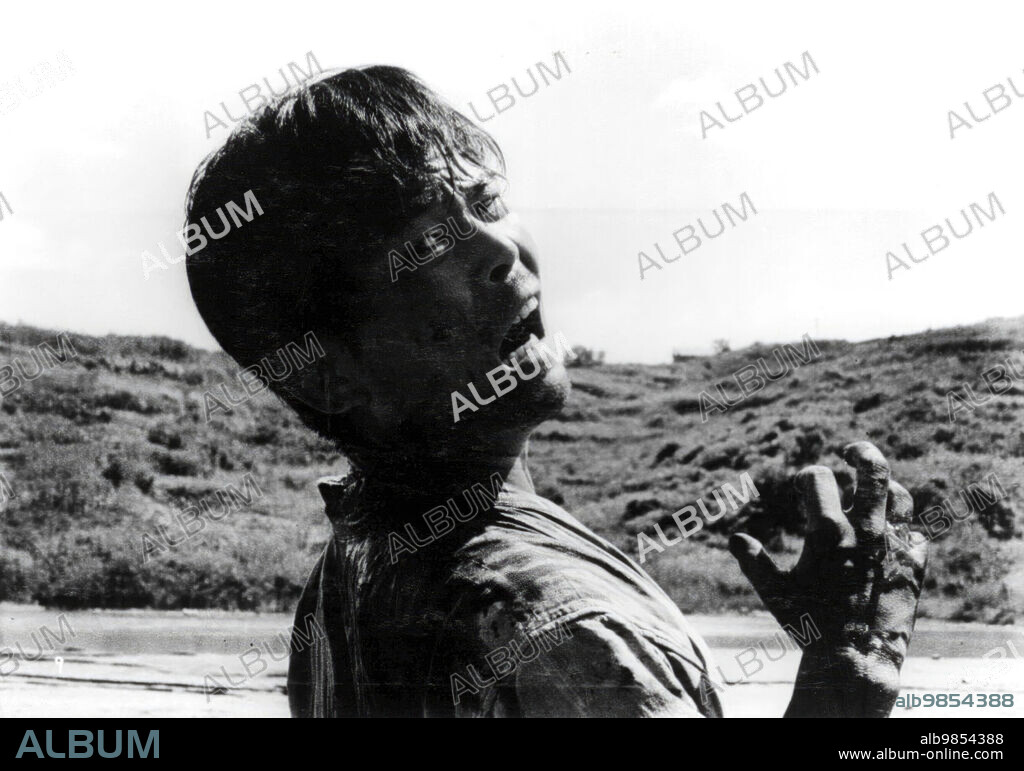HISASHI IGAWA en LA TRAMPA, 1962 (OTOSHIANA), dirigida por HIROSHI TESHIGAHARA. Copyright Teshigahara Productions / Toho.