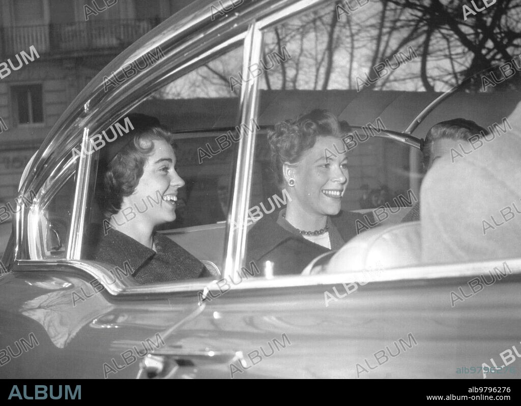 March 20, 1958. Princess Margaret with her friend Wivecka Wesstroemse in the car that takes them to the airport, from where they will leave for Seville and Malaga.