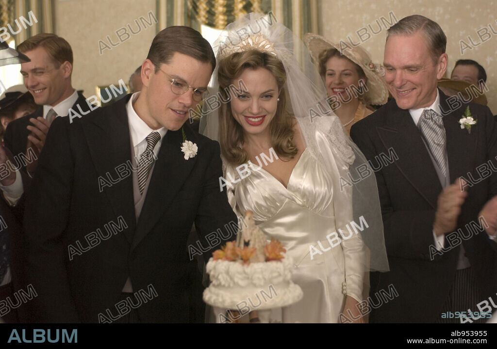 ANGELINA JOLIE and MATT DAMON in THE GOOD SHEPHERD, 2006, directed by ROBERT DE NIRO. Copyright UNIVERSAL PICTURES/MORGAN CREEK PROD/TRIBECA PROD.