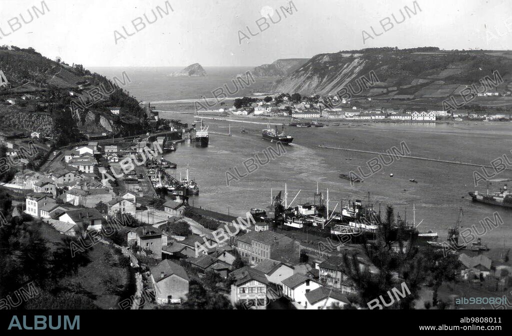 1955. Ría de san Esteban de Pravia (Asturias).