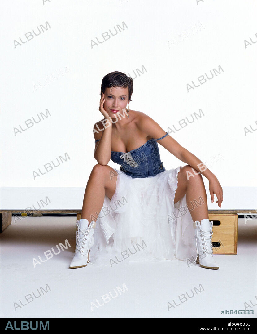ALYSSA MILANO en EMBRUJADAS, 1998 (CHARMED). Copyright THE WB TELEVISION NETWORK.