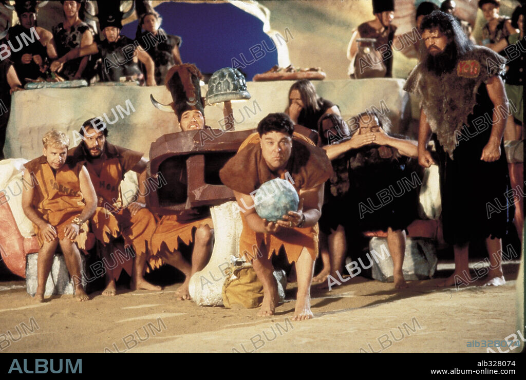 JOHN GOODMAN und RICK MORANIS in FLINTSTONES - DIE FAMILIE FEUERSTEIN, 1994 (THE FLINTSTONES), unter der Regie von BRIAN LEVANT. Copyright UNIVERSAL PICTURES / BATZDORFF, RON.