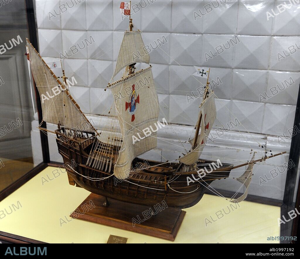HISTORIA DE LA NAVEGACION. EDAD MEDIA. S. XV. DESCUBRIMIENTO DE AMERICA. Reprodución a escala 1: 50 de la NAO SANTA MARIA, utilizada por Cristobal Colón en su primer viaje al Nuevo Mundo, 1942. 36 m eslora y 3 mástiles. Museo de la Historia y la Navegación. Riga. Letonia.