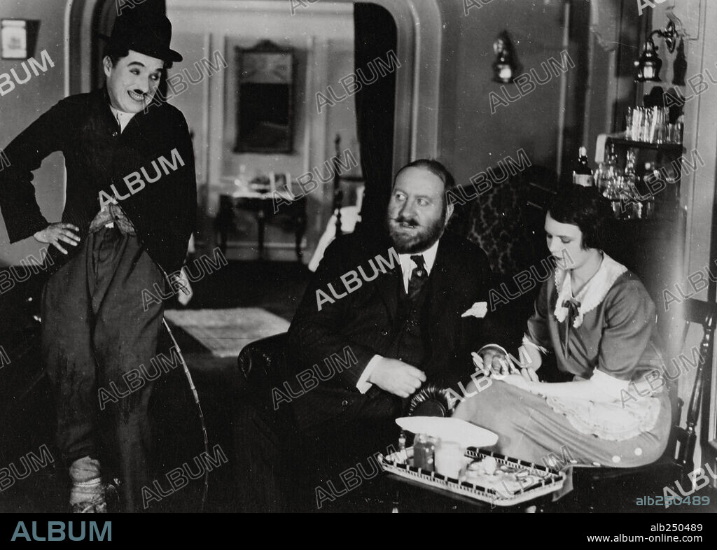 CHARLIE CHAPLIN, GEORGIA HALE y MACK SWAIN en LA QUIMERA DEL ORO, 1925 (THE GOLD RUSH), dirigida por CHARLES CHAPLIN. Copyright UNITED ARTISTS.