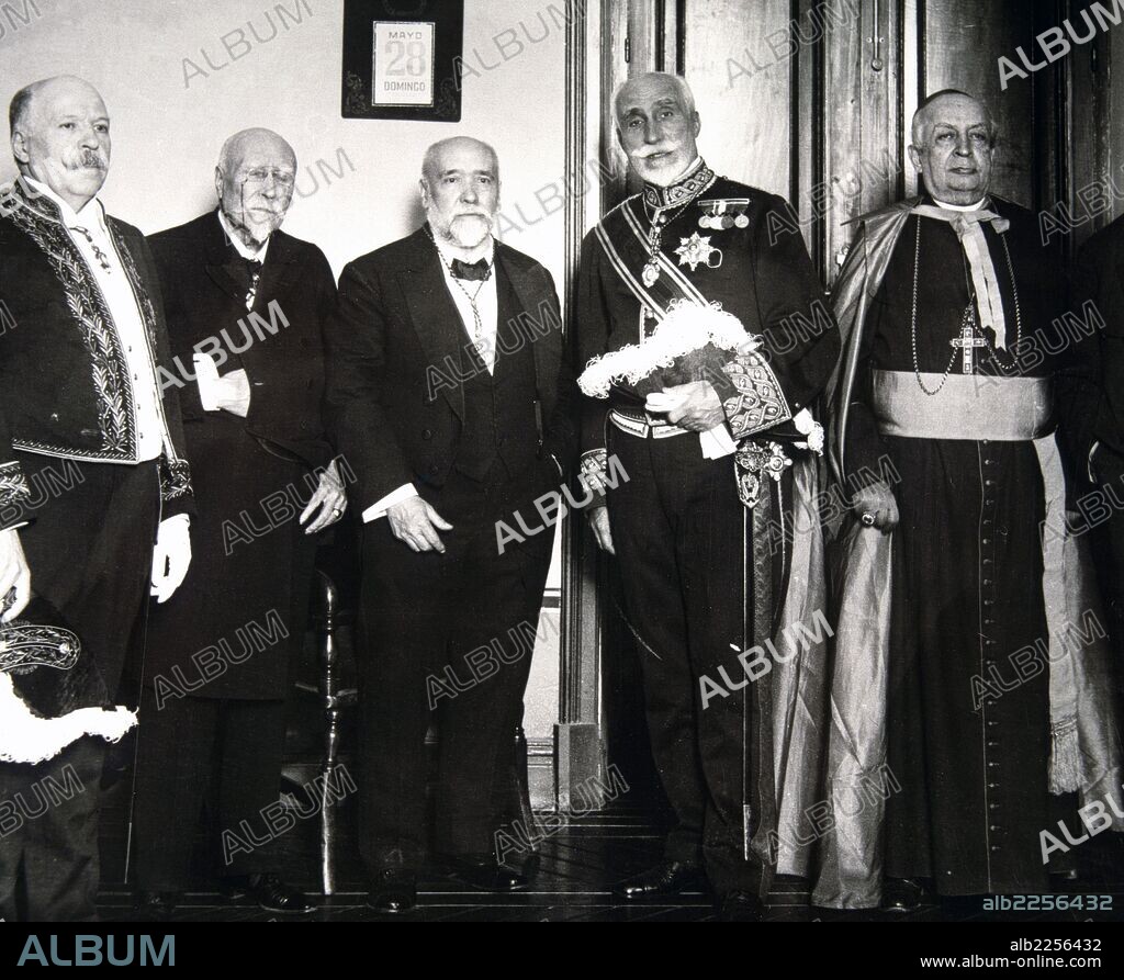 ECHEGARAY, MIGUEL ESCRITOR ESPAÑOL. QUINTANAR DE LA SIERRA 1848-1925 EN LA REAL ACADEMIA ESPAÑOLA DE LA LENGUA, JUNTO A SU HEMANO JOSE ECHEGARAY Y ANTONIO MAURA, AÑO 1916. REPRODUCCION FOTO.