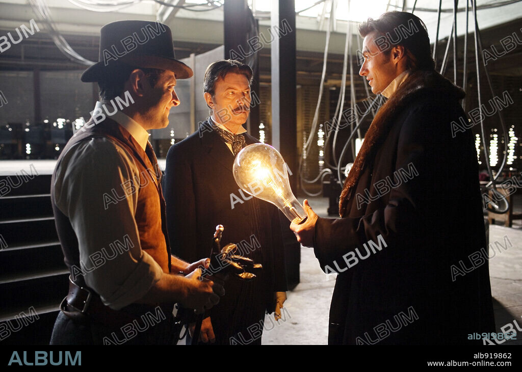 ANDY SERKIS, DAVID BOWIE y HUGH JACKMAN en EL TRUCO FINAL-EL PRESTIGIO, 2006 (THE PRESTIGE), dirigida por CHRISTOPHER NOLAN. Copyright NEWMARKET PRODUCTIONS/SYNCOPY/TOUCHSTONE PICTURES/WARNER BRO / DUHAMEL, FRANÇOIS.