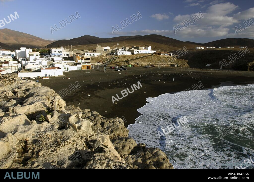 Puerto de la Pena, Ajuy, Fuerteventura, Canary Islands. Puerto de la Pe±a is a small settlement near Ajuy that used to be the port of the old island capital of Betancuria. The port was later raided by pirates.