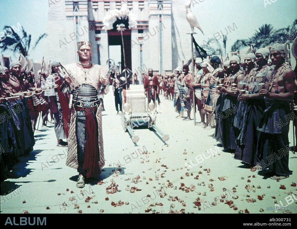 JACK HAWKINS en TIERRA DE FARAONES, 1955 (LAND OF THE PHARAOHS), dirigida por HOWARD HAWKS. Copyright WARNER BROTHERS.