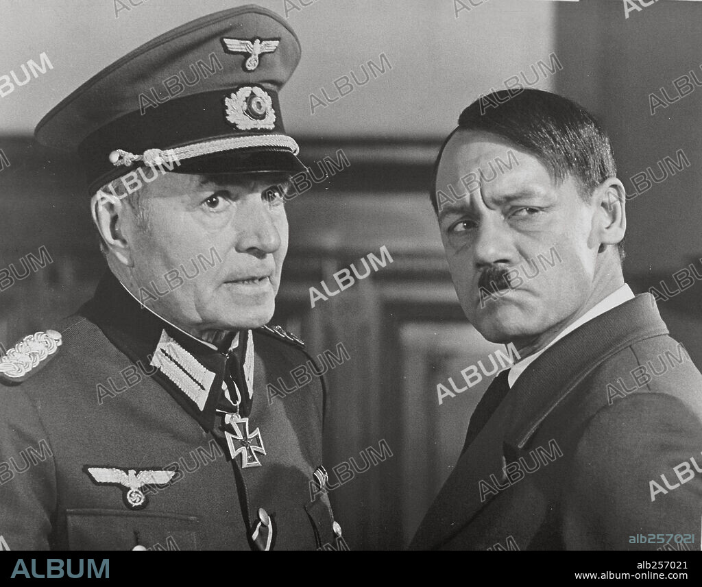 Adolf Hitler, JAMES MASON y GUNTHER MEISNER. GUNTHER MEISNER y JAMES MASON en BERLIN 1976, 1975 (INSIDE OUT). Copyright WARNER BROTHERS.
