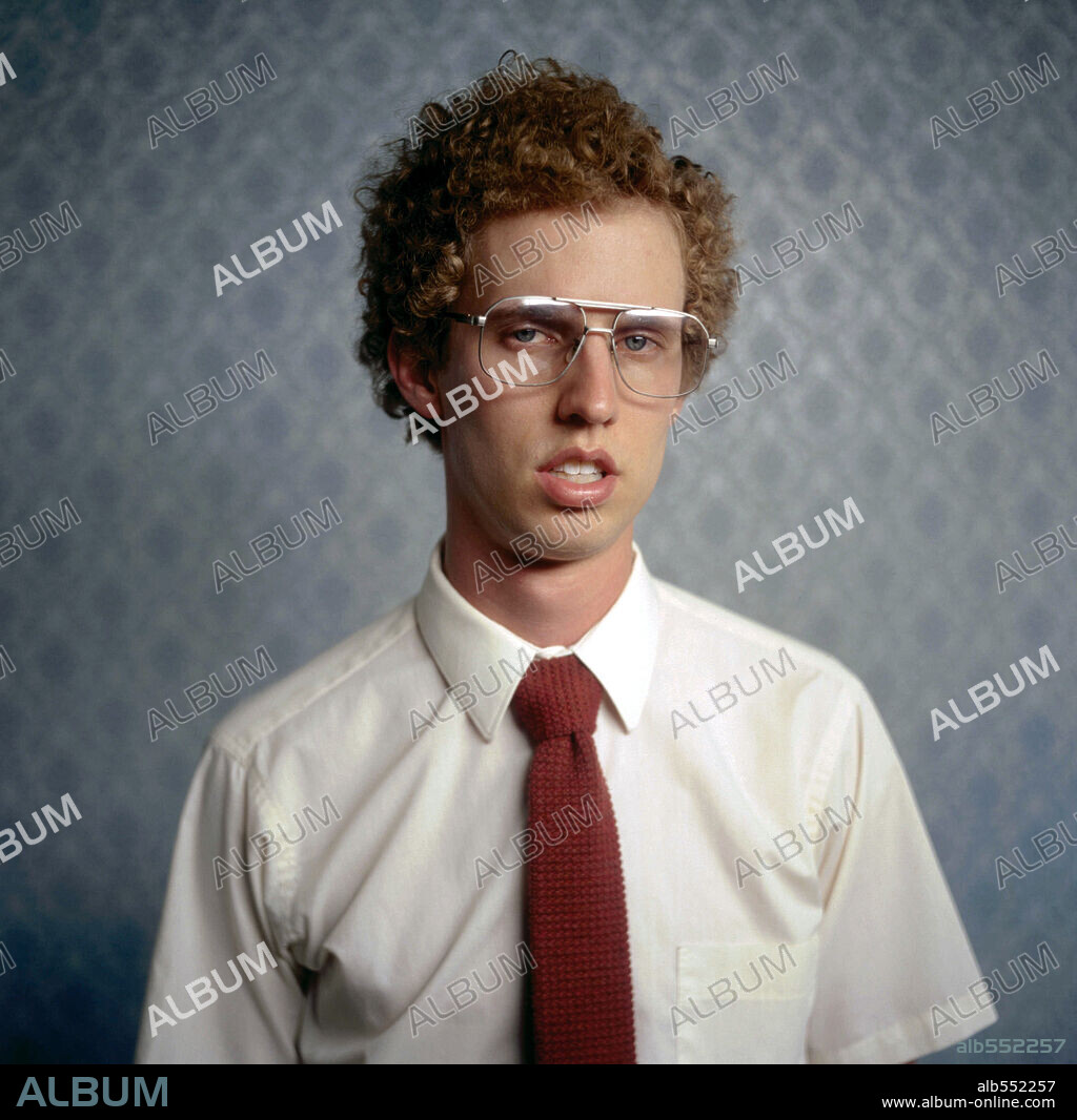 JON HEDER in NAPOLEON DYNAMITE, 2004, directed by JARED HESS. Copyright 20TH CENTURY FOX.