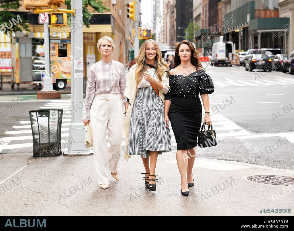 CYNTHIA NIXON, KRISTIN DAVIS and SARAH JESSICA PARKER in AND JUST LIKE THAT..., 2021, directed by CYNTHIA NIXON, MICHAEL PATRICK KING and NISHA GANATRA. Copyright HBO.