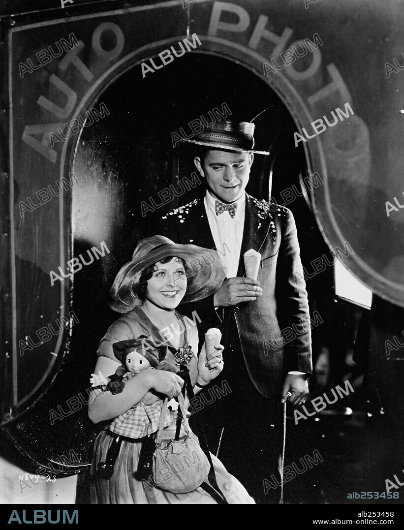 BARBARA KENT and GLENN TRYON in LONESOME, 1928, directed by PAUL FEJOS. Copyright UNIVERSAL PICTURES.