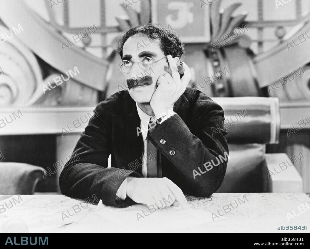GROUCHO MARX en SOPA DE GANSO, 1933 (DUCK SOUP), dirigida por LEO MCCAREY. Copyright PARAMOUNT PICTURES.