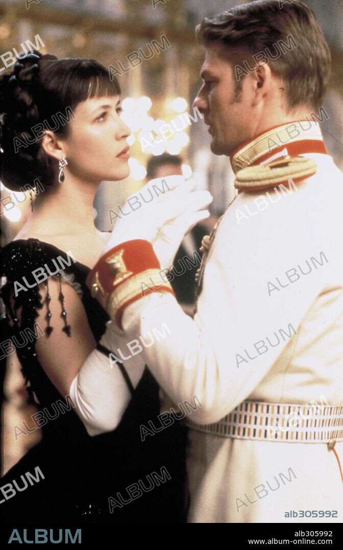 SEAN BEAN et SOPHIE MARCEAU dans ANNA KARENINA, 1997, réalisé par BERNARD ROSE. Copyright WARNER BROTHERS.
