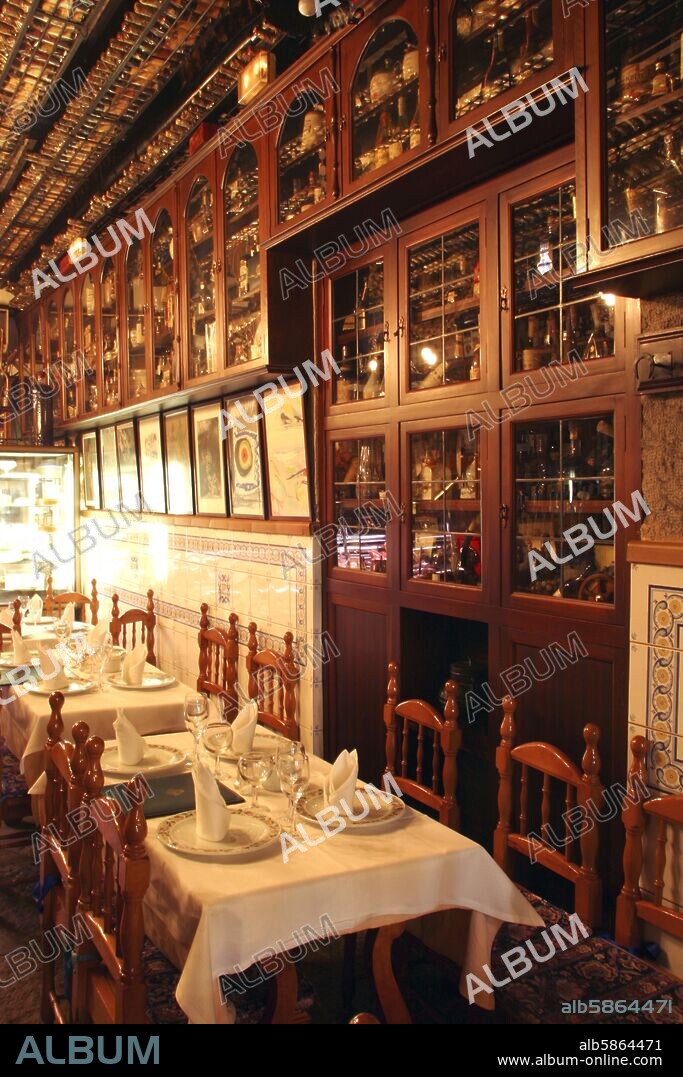 -  - Santander ; "Bodega la Cigaleña";  intérieur de ce  restaurant typique en partie vieille de la ville.