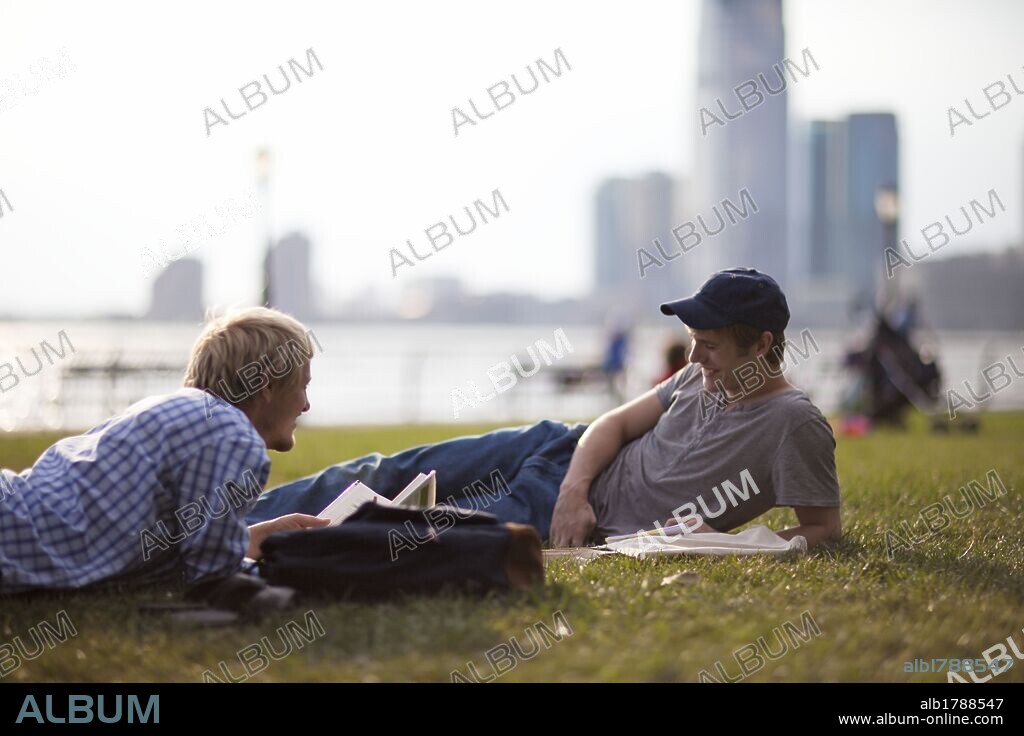 THURE LINDHARDT and ZACHARY BOOTH in KEEP THE LIGHTS ON, 2012, directed by IRA SACHS. Copyright PARTS AND LABOR.