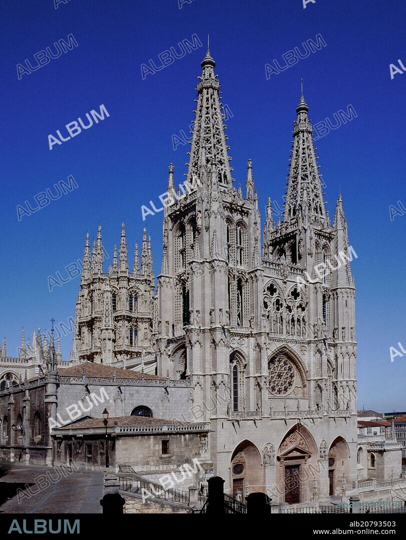MAESTRO ENRIQUE (?-1277). VISTA DE LA FACHADA PRINCIPAL GOTICA-PUERTA DE STA MARIA/REAL/PERDON S XIII-DESPUES DE LA RESTAURACION.