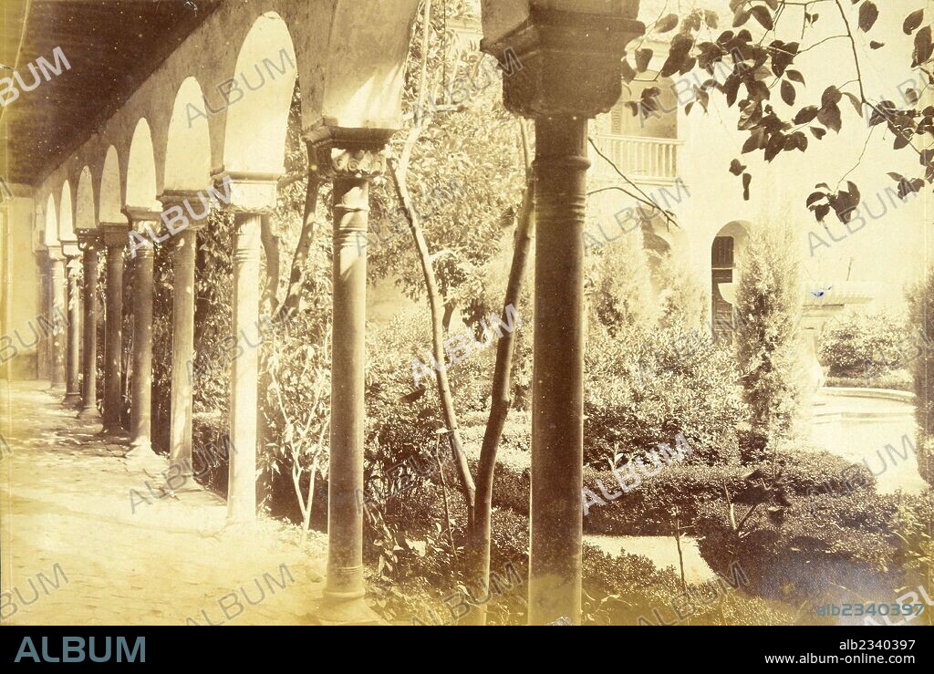 Granada, Alhambra, Galería de columnas en el jardín de Lindaraja.
