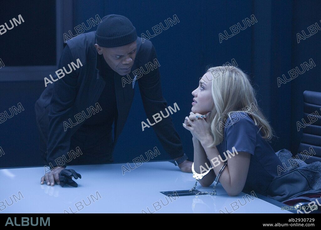 JESSICA ALBA and SAMUEL L. JACKSON in BARELY LETHAL, 2015, directed by KYLE NEWMAN. Copyright RKO PICTURES.