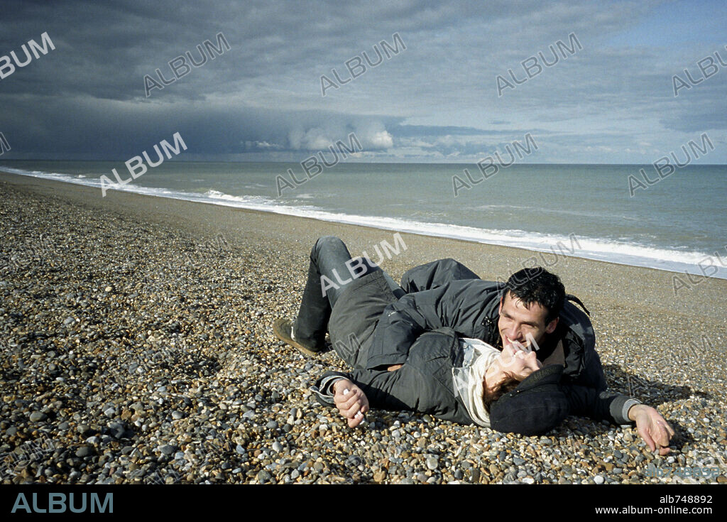 KIERAN O'BRIEN and MARGOT STILLEY in 9 SONGS, 2004, directed by MICHAEL WINTERBOTTOM. Copyright REVOLUTION FILMS.