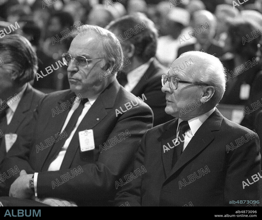 STOCKHOLM 1986-03-15. Helmut Kohl (left), West German Chancellor, and Erich Honecker, political leader of the GDR, East Germany, during the funeral ceremony in Stockholm City Hall for Prime Minister Olof Palme.. Photo: Jan Collsiöö / TT / Code: 1001.