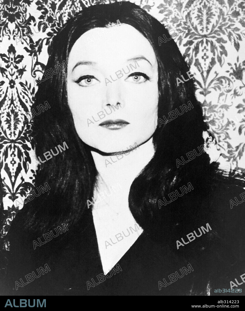 CAROLYN JONES in THE ADDAMS FAMILY, 1964. Copyright FILMWAYS.
